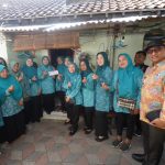 PENYERAHAN BANTUAN KEPADA KADER PKK AKTIF KELURAHAN KEJURON OLEH KETUA TP PKK KOTA MADIUN